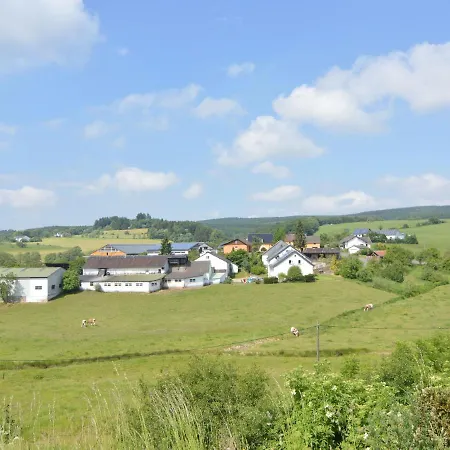 Cozy With Private Garden In Hontheim Apartmán